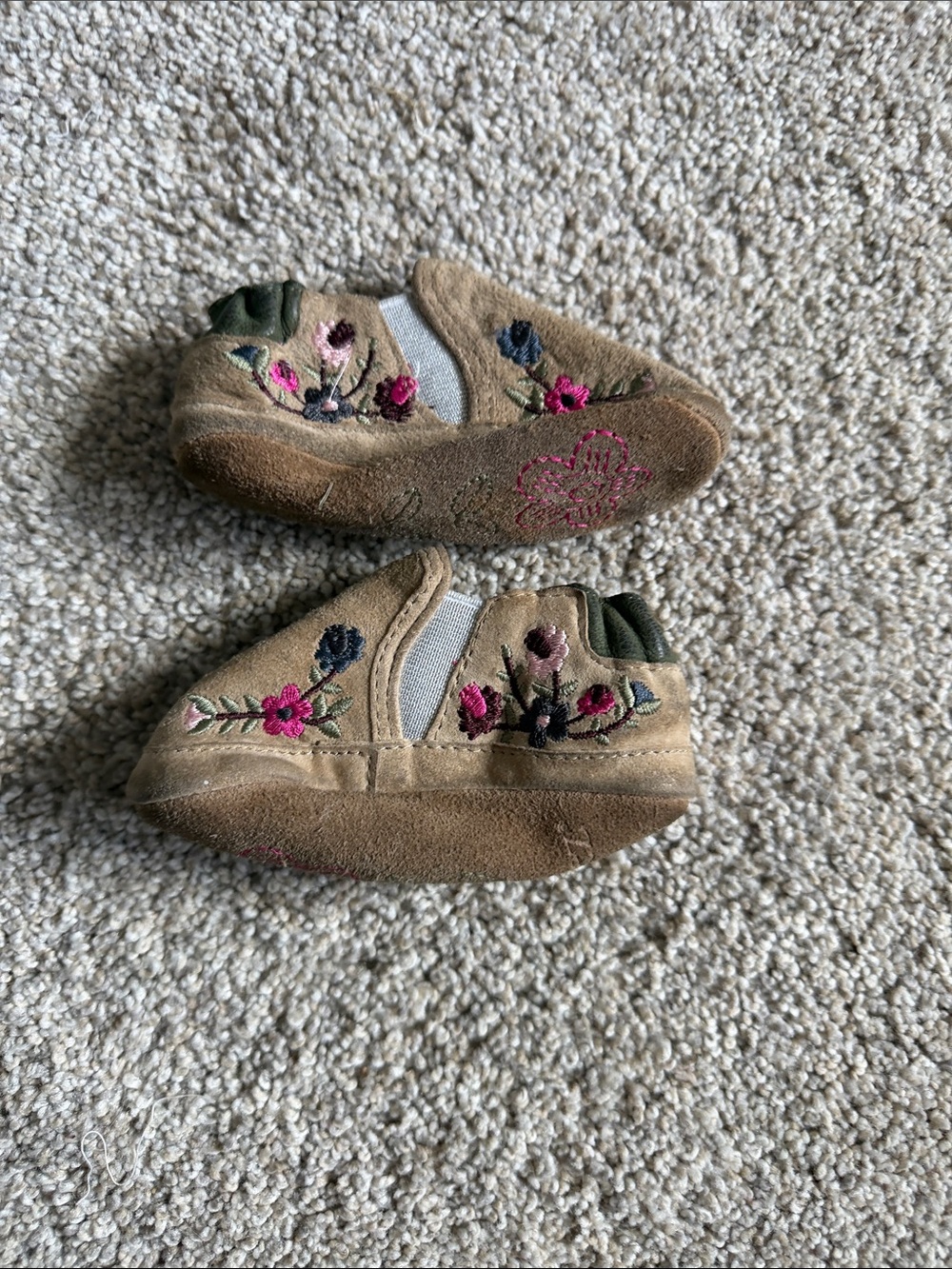 Robeez Baby Girl Aubrey Brown Suede Slip-On Moccasins Walkers Floral Embroidery